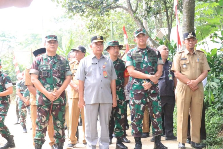 Melalui Program TMMD, Pemkab Bogor dan TNI Bangun Jalan Wilayah Cigudeg