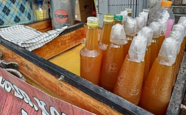
 Minuman tradisonal bir kocok yang melegenda di Kota Bogor.(Hadi/Bogordaily.net)