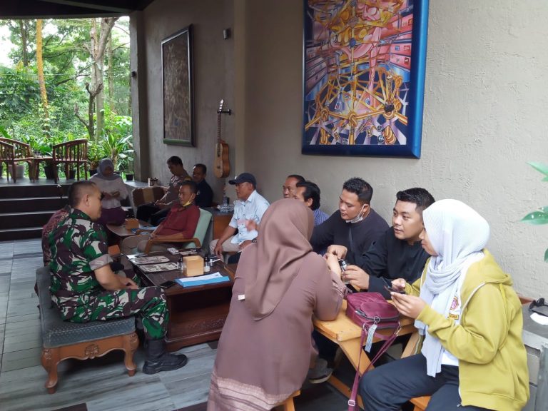 Babinsa Gelar Persiapan Jelang Kedatangan Gubernur Jawa Barat ke Danau Situgede 