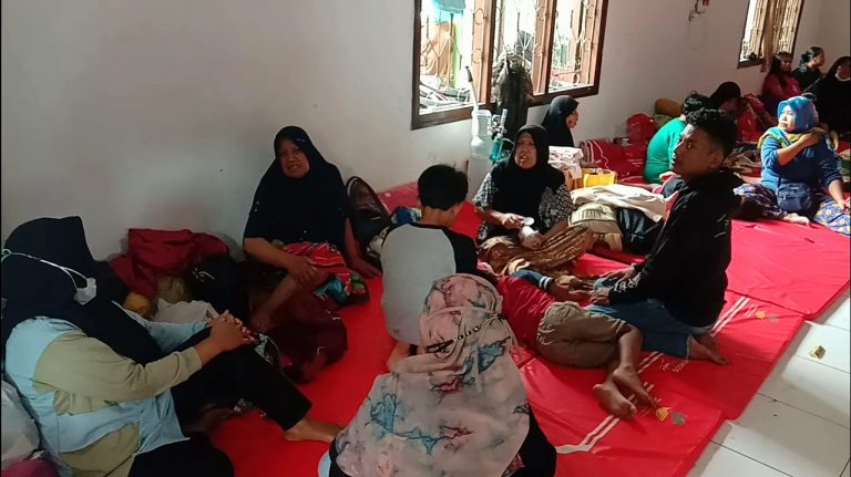 Korban Longsor Gang Barjo Kebon Kelapa Mengungsi, Begini Kondisinya