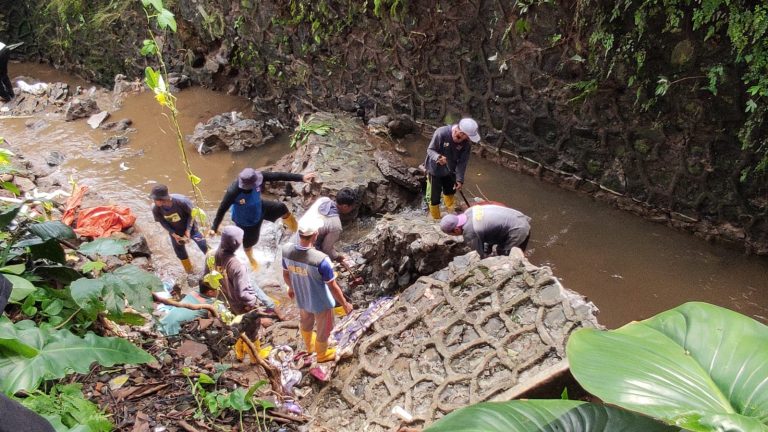 Bencana Banjir Bogor: Mahasiswi IPB Belum Ditemukan, 24 Kampung Porak Poranda