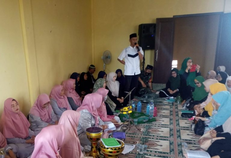 Babinsa Rangga Mekar Hadiri Maulid Nabi Muhammad di Wilayah Binaan
