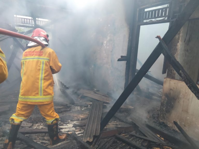 Gegara Korek Api, Rumah di Tajurhalang Ludes Terbakar