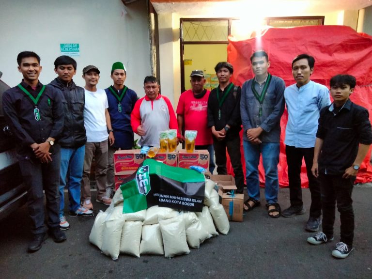 Penuhi Kebutuhan Logistik, HMI Cabang Kota Bogor Bantu Korban Longsor Gang Barjo