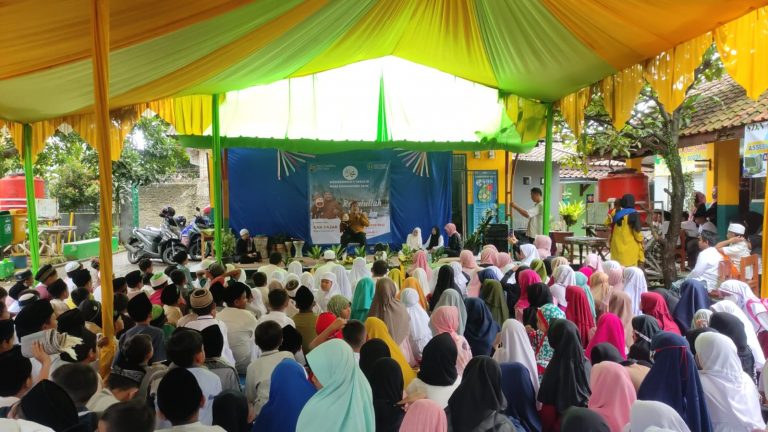 Antusiasme Murid SDN Curug 1 Kota Bogor Ikuti Maulid Nabi Muhammad SAW
