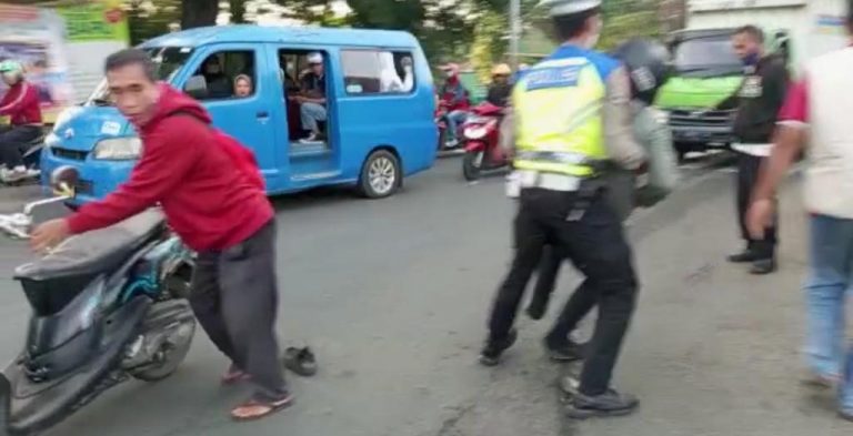 Satlantas Polres Bogor Jadi First Responder Korban Kecelakaan di Cibinong