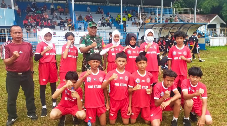 Kawal Lomba Atletik Pelajar se Kota Bogor, Babinsa Kelurahan Tanah Sareal Siaga