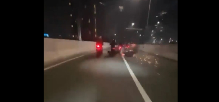 Video Balapan Liar di Jalan Layang, Dua Motor Beradu Jokinya Mental