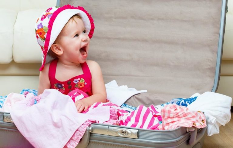 Dear Mam, 8 Barang Ini Wajib Dibawa Saat Traveling Bersama Bayi