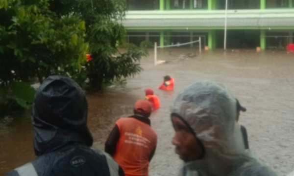 Banjir melanda kawasan Pondok Labu Jaksel. (Istimewa/Bogordaily.net)