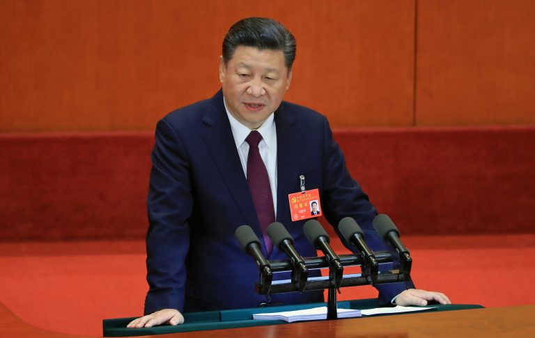 Lewat Spanduk, Warga Beijing Pukul Xi Jinping untuk Mundur