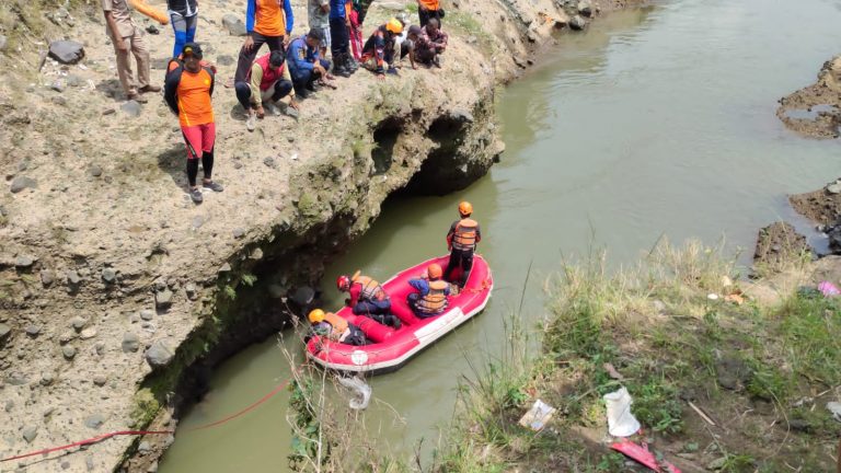 Pencarian Bocah Hanyut di Ciliwung Dilanjutkan, Tim SAR Turunkan Tim Selam