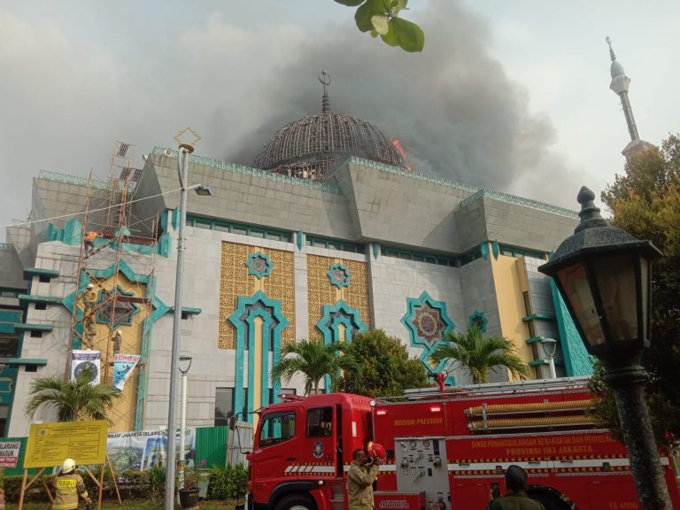 Kebakaran Masjid Islamic Centre, Kubahnya Ludes Terbakar