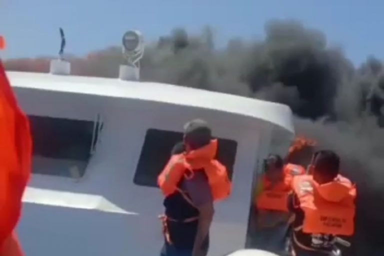 Kapal Feri Cepat Terbakar saat Berlayar di Tengah Laut