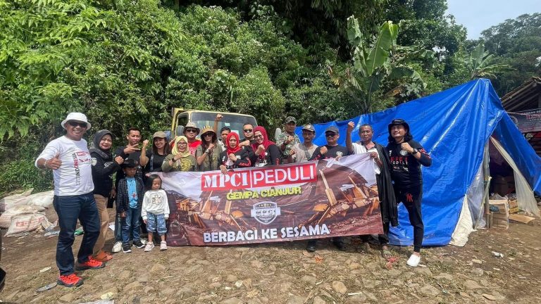 Pajero Club Chapter Jabodetabek Kirim Bantuan untuk Korban Gempa Cianjur