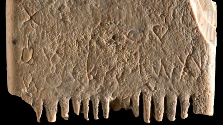 Sisir Kuno Berisi Kalimat Tertua di Dunia Berhasil Ditemukan