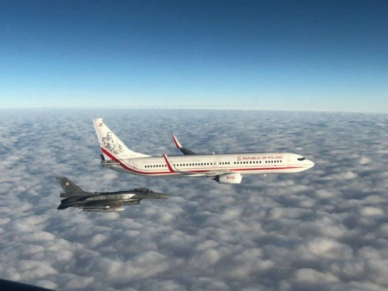 Timnas Polandia Terbang ke Qatar Dikawal Jet Tempur, Amankan Robert Lewandowski