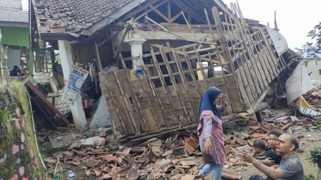 
 Korban bangunan yang runtuh akibat gempa bumi di Cianjur, Jawa Barat, Senin, 21 November 2022. (Istimewa/Suara.com)
