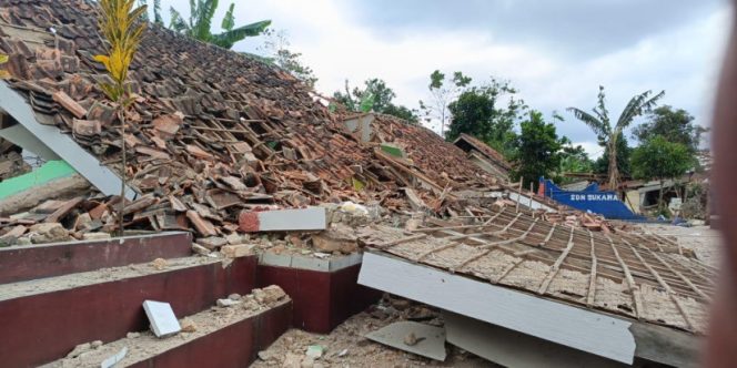 
 Bangunan SDN Cugenang rusak akibat gempa di Kabupaten Cianjur, Jawa Barat, Senin 21 November2022.(BPBD Kabupaten Cianjur/BNPB.go.id/Bogordaily.net)