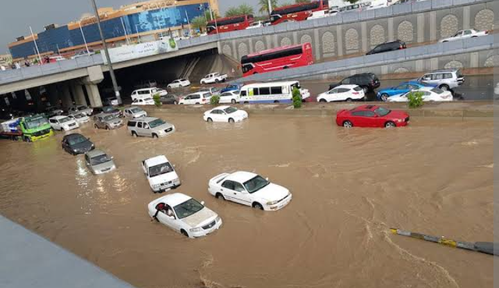 Banjir Bandang Arab Saudi: Jalan Menuju Mekkah Ditutup