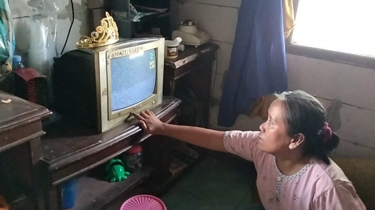 Curhat Warga Jampang Soal Siaran TV Analog ke Digital: Belum Punya Set Top Box, Anak Nangis Tak Bisa Nonton