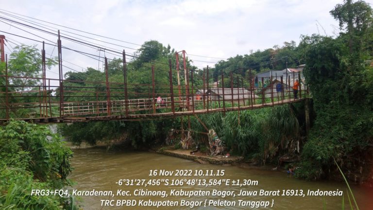 Berusia 50 Tahun, Jembatan Penghubung Dua Desa di Kabupaten Bogor Putus