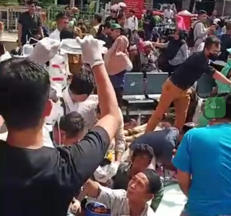 Overload, Ratusan Pasien dan Korban Gempa Penuhi Halaman RSUD Cianjur