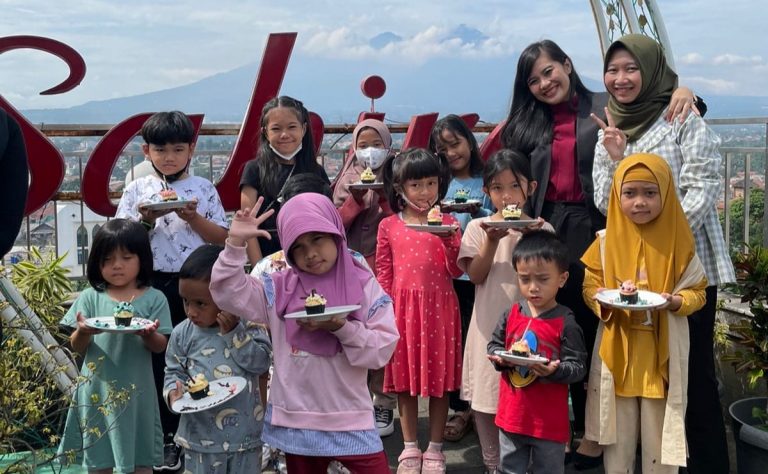 Berikan Kesan Memorable, Sahira Butik Hotel Ajak Kids Menghias Cup Cakes