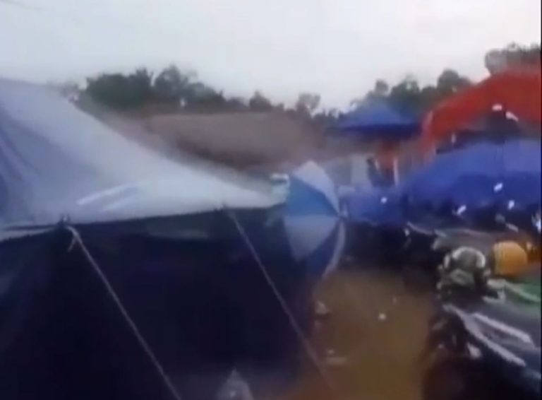 Copot Spanduk Gereja, Kini Tenda Pengungsi Gempa Cianjur Bocor