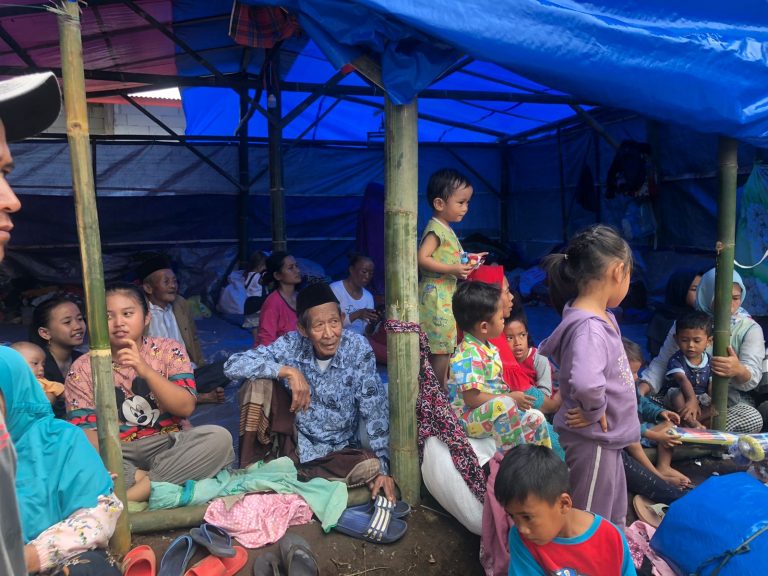 Kondisi Terkini Usai Gempa Cianjur: Warga Kembali ke Tenda Pengungsian