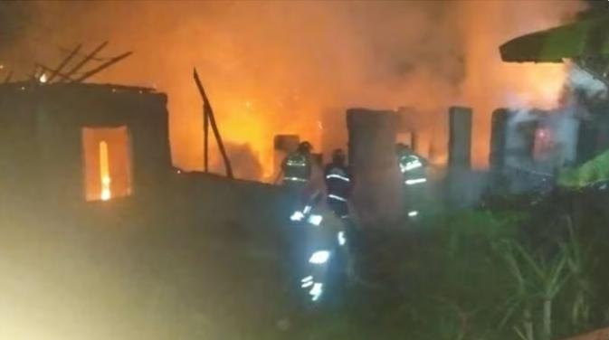 Kebakaran Lahap Dua Rumah Warga di Tenjo   