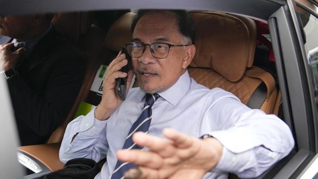 Anwar Ibrahim, Tolak Pakai Mobil Dinas Mewah Mercy S600