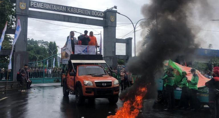 Demonstrasi di Pemkab Bogor, Buruh Minta UMK Naik 13 Persen