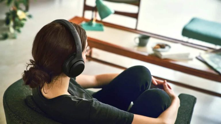Waspada! Gegara Headphone, Anak Muda Bisa Kehilangan Pendengaran 