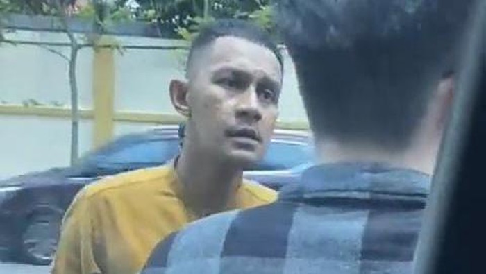 Tertunduk Lesu, Pemukul Mahasiswa Pakai Tongkat Baseball di Surabaya Ditangkap