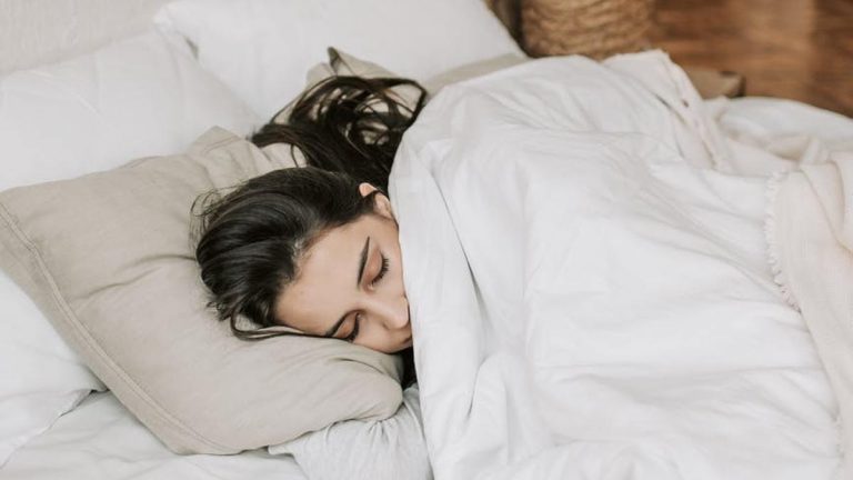 5 Manfaat Tidur Siang Untuk Kesehatan, Bantu Perkuat Daya Ingat
