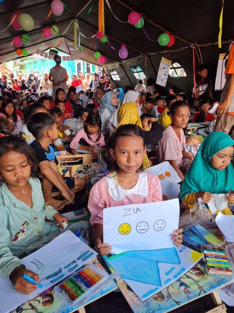 Ukir Senyum Anak-anak Korban Gempa Cianjur lewat Bantuan Pendidikan