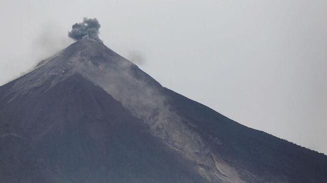 Gunung Fuego di Guatemala Erupsi, Bandara Ditutup