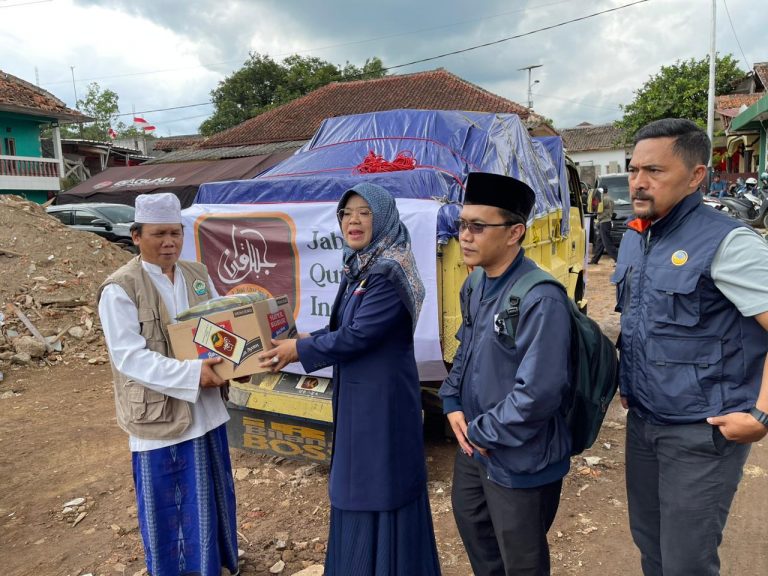 Jabal Qur’an Indonesia Serahkan Bantuan ke Forum Pondok Pesantren Pasca Gempa Cianjur