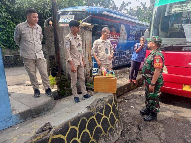 
 Menjelang Nataru, Sertu Asmadi Pantau Terminal Baranangsiang