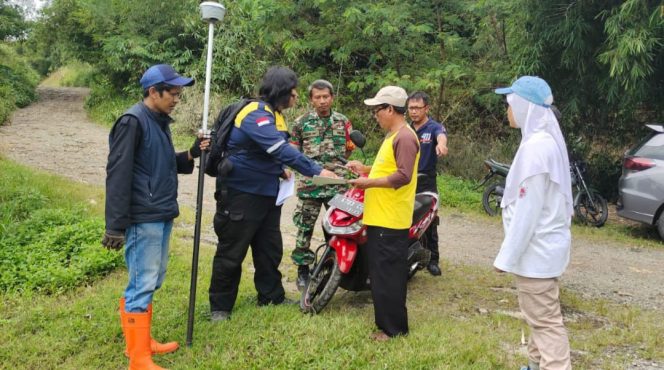 
 Kopka Catur Heru M Saat Menghadiri Kegiatan Pengukuran Tanah di Wilayah Kelurahan Ciluar. (Istimewa/Bogordaily.net)