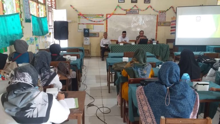 Lewat Skuter, Satpol PP Kota Bogor Sampaikan Edukasi Tentang Ketertiban