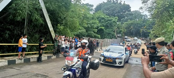 
 Babinsa Kelurahan Menteng melakukan monitoring peresmian penggunaan jembatan di Jalan KH.TB.M.Falak. (Istimewa/Bogordaily.net)