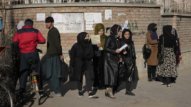 Taliban Larang Perempuan Afghanistan Kuliah, Ramai-Ramai Dikecam