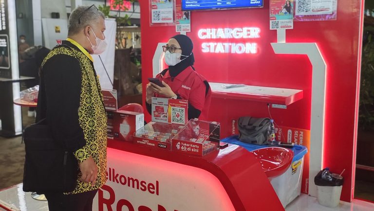 Bekali Ibadah dan Liburan ke Luar Negeri Jadi Makin Nyaman dengan Paket RoaMAX Telkomsel