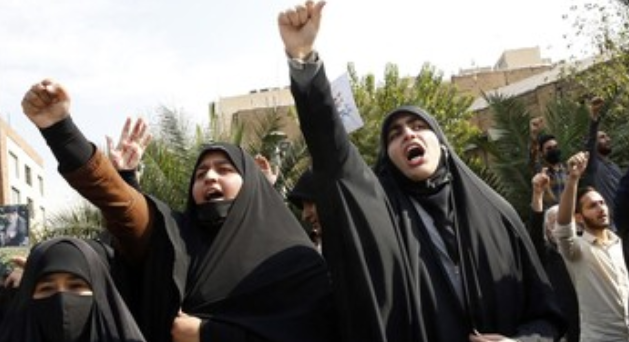 Demo Iran Makin Edan, Pemerintah Nyerah