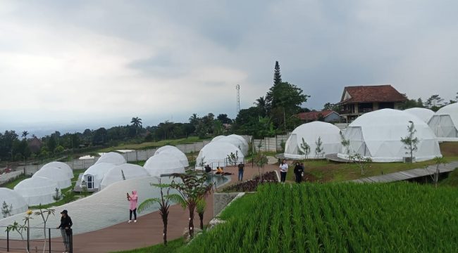 New Lennira Resto Bogor di kawasan Jalan Kawung Luwuk, Cijeruk, Kecamatan Cijeruk, Kabupaten Bogor. (Albin/Bogordaily.net)