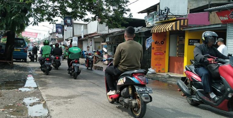 Info Lalin : Jalan Cilebut Arah Kota Bogor Tersendat