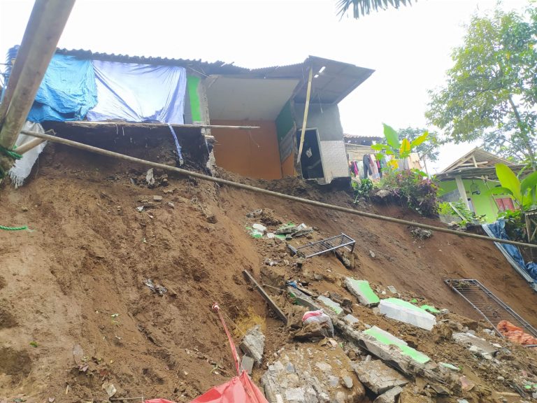 Dua Rumah Kabupaten Bogor Rusak Akibat Gempa Sukabumi M 5,8