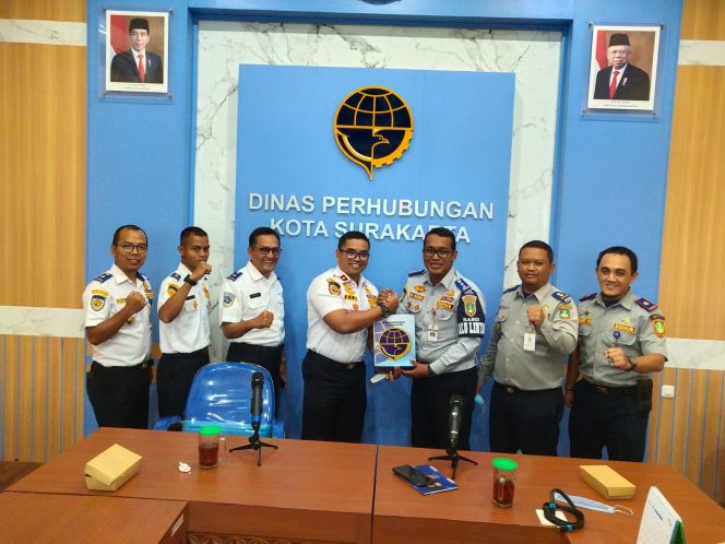 
 Dinas Perhubungan (Dishub) Kota Bogor bersama DPC Organda Kota Bogor dan perwakilan Badan Hukum (BH) Angkutan Perkotaan (Angkot) melakukan kunjungan kerja studi tiru ke Kota Surakarta. (Istimewa/Bogordaily.net).